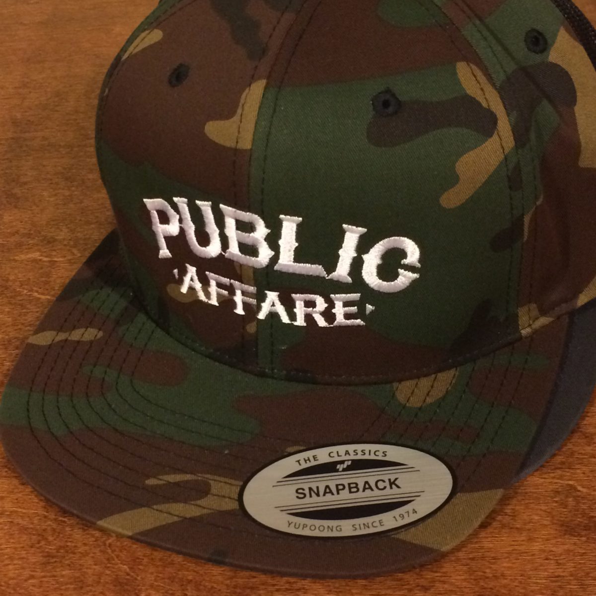 publicaffare logotype hat